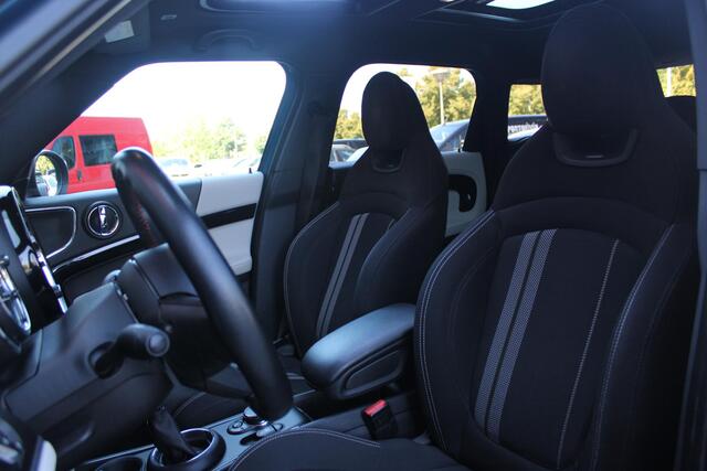 Mini COUNTRYMAN Mini 2.0 Cooper S E 220PK AUTOMAAT ALL4 JCW | JOHN COOPER WORKS INTERIEUR | COMFORT ACCESS | PANORAMISCH SCHUIF/KANTELDAK | ACHTERUITRIJ CAMERA | PARKEERSENSOREN VOOR EN ACHTER | STOEL VERWARMING | SPORTSTOELEN JOHN COOPER WORKS | ADAPTIEVE LED KOPLAMPEN 