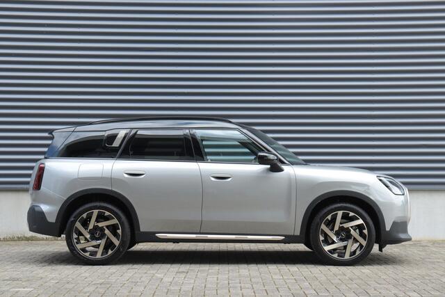 Mini COUNTRYMAN C | Favoured + Pakket L + Driving Assistant Plus + Panodak + Comfort Acces + Head-Up + Harman Kardon + Parking Assistant Plus + 19'' LMV