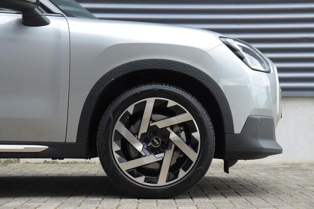 Mini COUNTRYMAN C | Favoured + Pakket L + Driving Assistant Plus + Panodak + Comfort Acces + Head-Up + Harman Kardon + Parking Assistant Plus + 19'' LMV