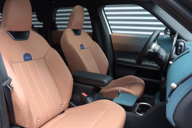 Mini COUNTRYMAN C | Favoured + Pakket L + Driving Assistant Plus + Panodak + Comfort Acces + Head-Up + Harman Kardon + Parking Assistant Plus + 19'' LMV
