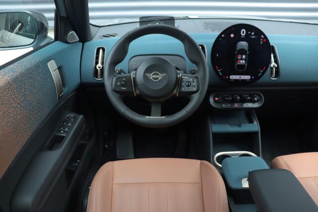 Mini COUNTRYMAN C | Favoured + Pakket L + Driving Assistant Plus + Panodak + Comfort Acces + Head-Up + Harman Kardon + Parking Assistant Plus + 19'' LMV
