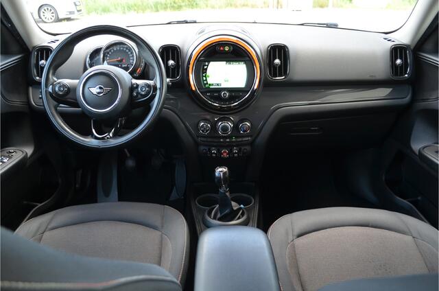 Mini COUNTRYMAN Mini 1.5 Cooper Business Edition Navi | Airco | Dakrails | Bluetooth | PDC | Metallic zwart
