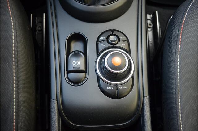 Mini COUNTRYMAN Mini 1.5 Cooper Business Edition Navi | Airco | Dakrails | Bluetooth | PDC | Metallic zwart