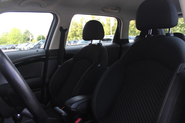 Mini COUNTRYMAN Mini 1.6 122PK COOPER PEPPER | NAVIGATIE | PARKEER SENSOREN ACHTER | CRUISE CONTROL | ALL SEASON BANDEN | LICHTMETALEN VELGEN 17" BLACK | CLIMATE CONTROL |
