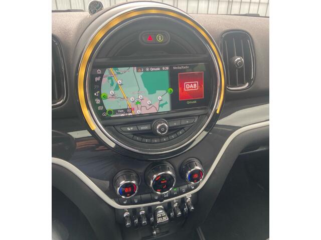 Mini COUNTRYMAN Mini 2.0 Cooper S E ALL4 Chili / Panoramadak / Camera / Head-up / Apple CarPlay / Navigatie / 18'' / Sportstoelen / Stoelverwarming / DAB / Cruise Control