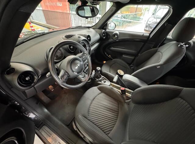 Mini COUNTRYMAN Mini 1.6 Cooper Pepper / Navigatie / Parkeerhulp achter / 17'' / Bluetooth / Cruise Control