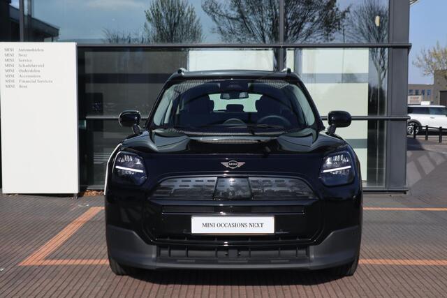 Mini COUNTRYMAN E / Essential trim + Pakket XS