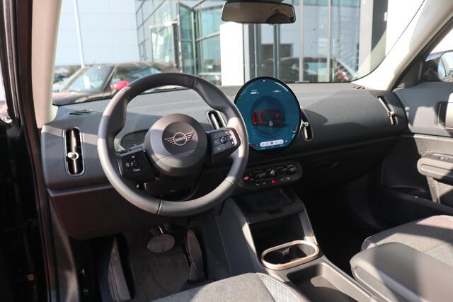 Mini COUNTRYMAN E / Essential trim + Pakket XS