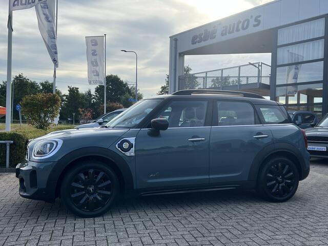 Mini COUNTRYMAN Mini 2.0 Cooper SE ALL4 YOURS Navi Plus Panoramadak Head-Up Keyless ACC DAB Leer Sportstoelen Camera Carplay Clima 1e Eigenaar Plug In Hybride Sage Green 1e Eigenaar BTW Auto Union Jack Achterlichten