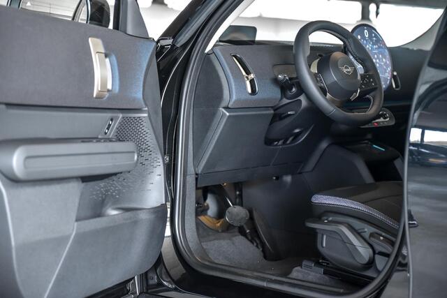 Mini COUNTRYMAN E Classic XS 66.5 kWh MINI Countryman E Classic 66.5 kWh | Pakket M | Dak in carrosseriekleur | Selections