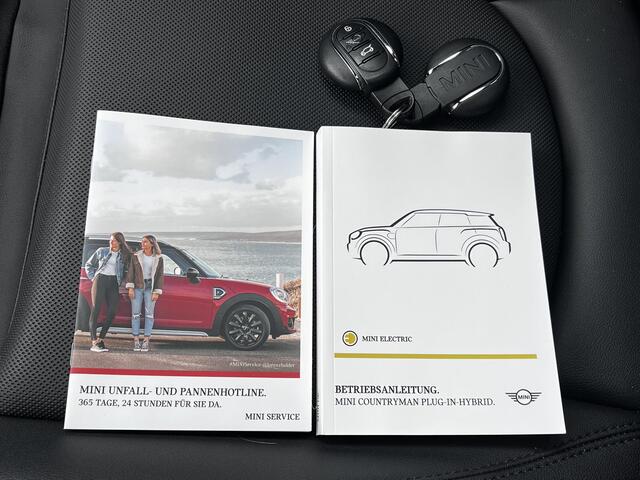 Mini COUNTRYMAN 2.0 Cooper S E ALL4 Untamed Edition Automaat / Dealer onderhouden / WLTP 48 km stad 56 km / HUD / Panorama schuifdak / Adaptief CC / Navigatie / Elektrische stoelen / 18"LM wielen /