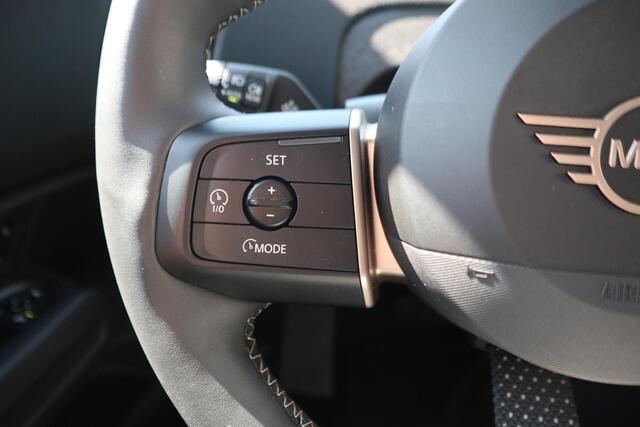 Mini COUNTRYMAN C Classic | Pakket M | Stoel- en Stuurverwarming | Comfort Access | Panorama Dak | Trekhaak | Head-Up