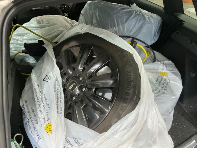 Mini COUNTRYMAN Mini 2.0 Cooper S E ALL4 Classic | Panoramadak | Lederen bekleding | Adaptive LED | Stoelverwarming | Verwarmd Stuurwiel | Sportstoelen | Climate control | Armsteun | Keyless entry