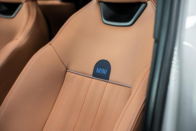 Mini COUNTRYMAN Mini 1.5 C Favoured M *Panorama / Head-up Display / Keyless Entry / Apple Carplay / LED-verlichting*