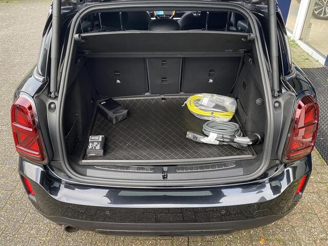 Mini COUNTRYMAN 2.0 Cooper S E ALL4 Classic / Automaat / NL-Auto / Dealer-Onderhouden / Vol-Leder / Open/Panodak / Harman-Kardon / Head-Up Display / Stoelverwarming / Cruise-Control / Climate-Control / Apple-Carplay & Android-Auto / Keyless / LED / DAB Radio-Bluetooth / 