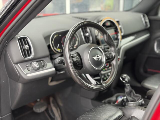 Mini COUNTRYMAN Mini 1.5 Cooper S E ALL4 Chili 225pk | Virtual Cockpit | Airco automatisch | Bluetooth | Cruise control | Elektrisch glazen panorama-dak | LED koplampen | Lederen bekleding | Navigatiesysteem full map | Voorstoelen verwarmd | Zeer nette auto!