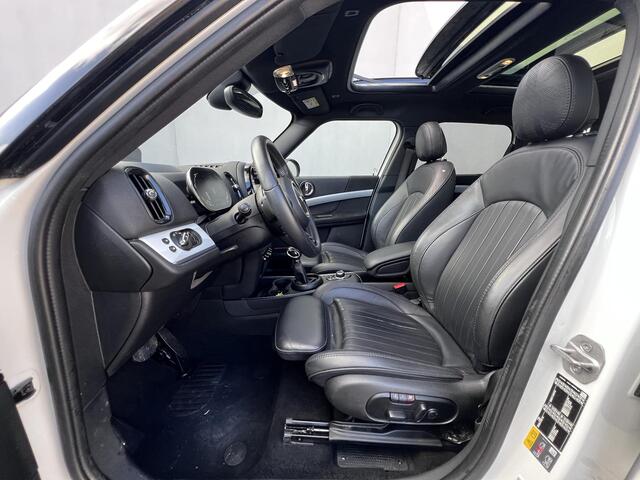 Mini COUNTRYMAN 1.5 Cooper S E ALL4 Untamed Edition Automaat / Dealer onderhouden / Leder / Schuifdak / Elektrische stoelen & klep / Harman Kardon / Adaptieve CC / HUD / Achteruitrijcamera / Parkeer assistent / Apple Carplay Android / 18" LM wielen /