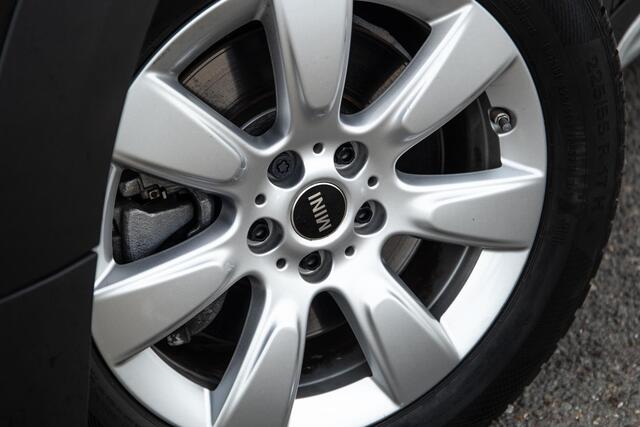 Mini COUNTRYMAN Mini 1.5 Cooper S E ALL4 Essential CAMERA / NAVI / CARPLAY / AIRCO / ZWART / STOELVERWARMING