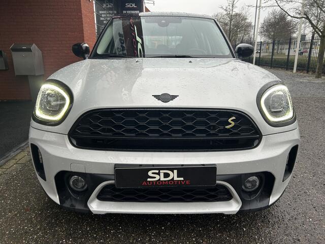 Mini COUNTRYMAN Mini 1.5 Cooper S E ALL4 Classic // FULL LED // NAVI + CARPLAY // KEYLESS // CAMERA // SHADOW LINE // STOELVERWARMING