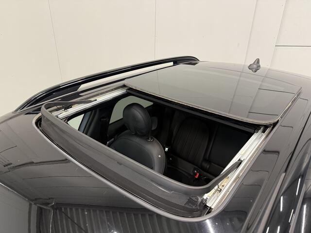 Mini COUNTRYMAN 2.0 Cooper SE ALL4 Untamed PANO/H&K/HEAD-UP/CAMERA/18"BLACK/MEMORY/SFEER/UNION-FLAG A.LICHTEN/UNIEKE AUTO, ALLE EXTERIEUR ACCENTEN BLACK ALL BLACK INCL. BELTLINE EN VELGEN BLACK/MOMENTUM-GREY
