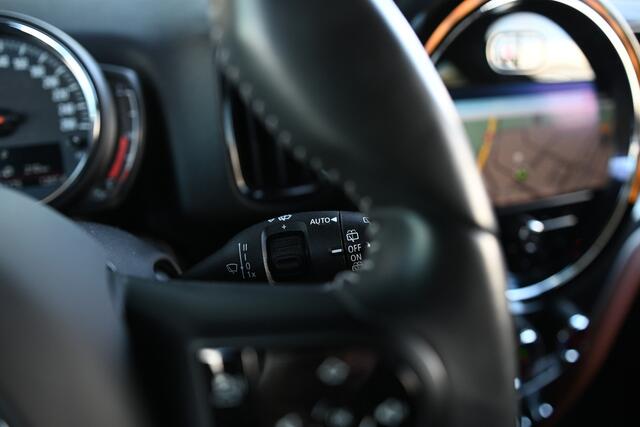 Mini COUNTRYMAN Cooper SE ALL4 Automaat / LED / Comfortstoelen / Comfort Access / Park Assistant / Stoelverwarming / Cruise Control