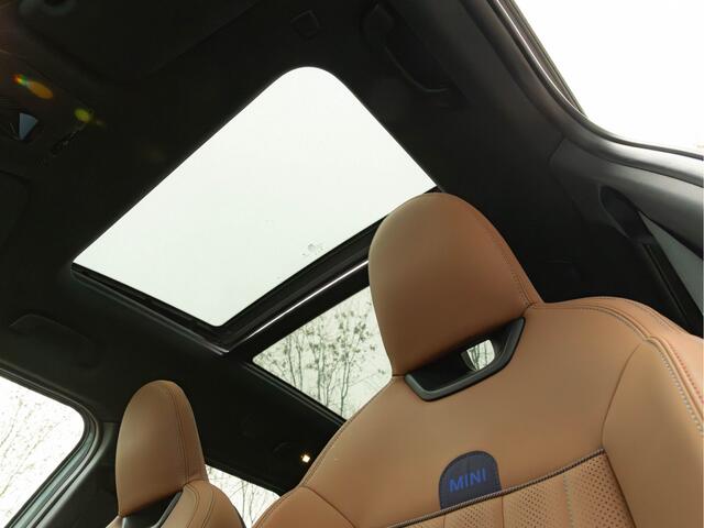 Mini COUNTRYMAN Mini 1.5 C Favoured - XL Pakket - Pano - Trekhaak - Memoryzetel