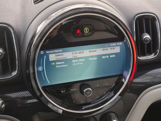 Mini COUNTRYMAN 1.5 Cooper S E ALL4 Yours PHEV / Dealer onderhouden / Leder / Schuifdak / Elektrische stoelen / Harman Kardon / Adaptieve CC / HUD / Achteruitrijcamera / Parkeer assistent / Apple Carplay Android /