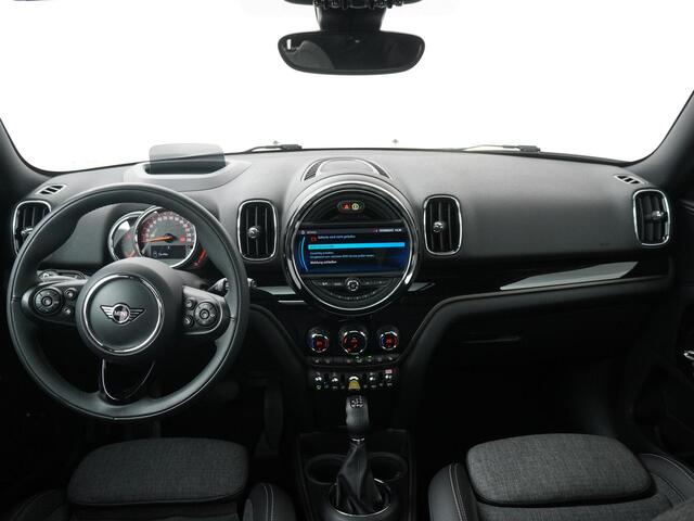 Mini COUNTRYMAN Cooper SE ALL4 Chili | Adaptive Cruise Control | Head-Up | Stoelverwarming | Panoramadak | Elektrisch Verstelbare Stoelen |