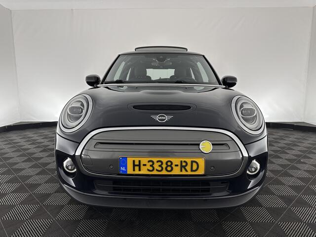 Mini Electric Mini Yours 33 kWh [ 3-Fase ] *PANO | FULL-LEATHER | HARMAN/KARDON-AUDIO | FULL-LED | KEYLESS | CAMERA | NAVI-FULLMAP | DIGI-COCKPIT | DAB | HEAD-UP | SPORT-SEATS | 17"ALU*