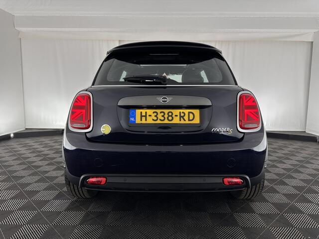 Mini Electric Mini Yours 33 kWh [ 3-Fase ] *PANO | FULL-LEATHER | HARMAN/KARDON-AUDIO | FULL-LED | KEYLESS | CAMERA | NAVI-FULLMAP | DIGI-COCKPIT | DAB | HEAD-UP | SPORT-SEATS | 17"ALU*