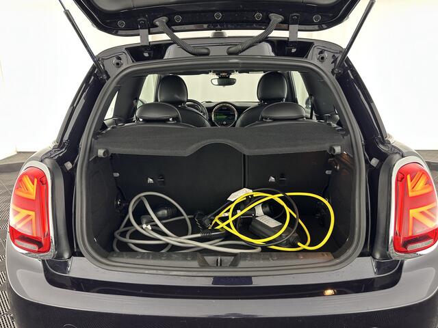 Mini Electric Mini Yours 33 kWh [ 3-Fase ] *PANO | FULL-LEATHER | HARMAN/KARDON-AUDIO | FULL-LED | KEYLESS | CAMERA | NAVI-FULLMAP | DIGI-COCKPIT | DAB | HEAD-UP | SPORT-SEATS | 17"ALU*