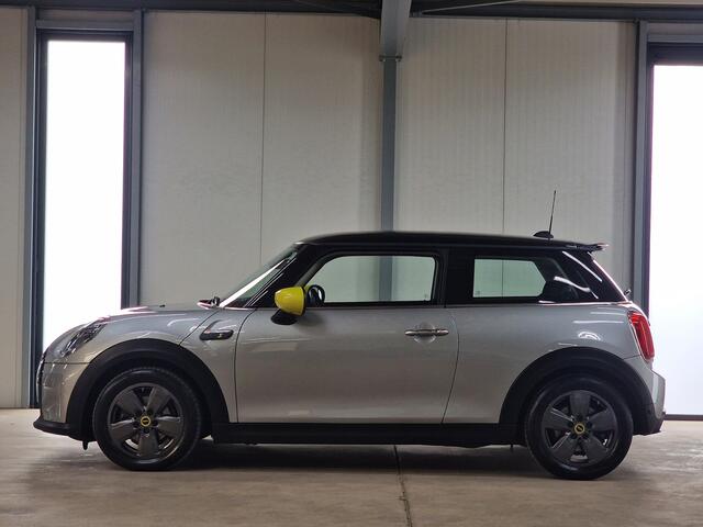 Mini Electric Mini Classic 33 kWh 184pk | Camera | Stoelverwarming | Draadloze lader