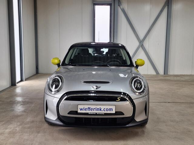 Mini Electric Mini Classic 33 kWh 184pk | Camera | Stoelverwarming | Draadloze lader