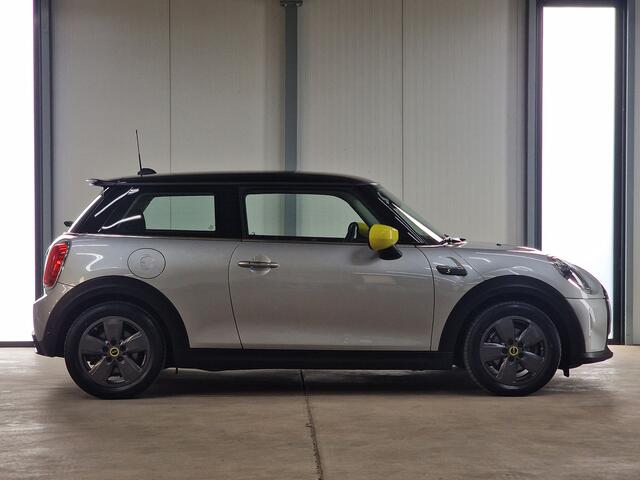 Mini Electric Mini Classic 33 kWh 184pk | Camera | Stoelverwarming | Draadloze lader