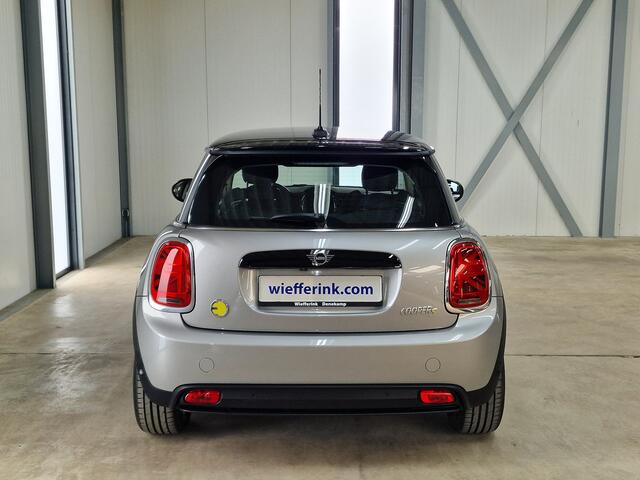 Mini Electric Mini Classic 33 kWh 184pk | Camera | Stoelverwarming | Draadloze lader