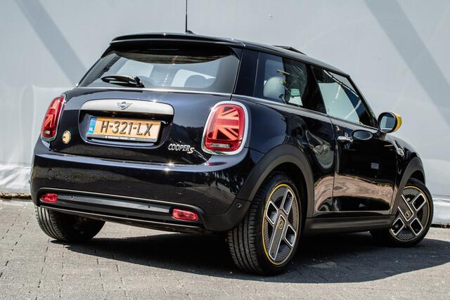 Mini Electric Mini Yours 33 kWh Panoramadak/ Leer/ Head-up/ Harman-Kardon/ Sportstoelen/ Stoelverwarming/ Camera/ Climate control