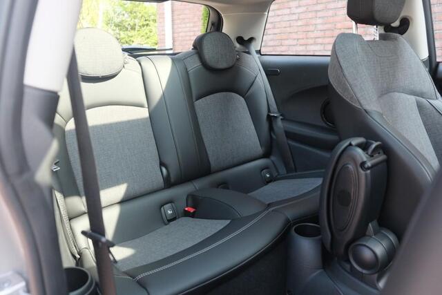 Mini Electric Cooper S 184pk 32 kWh Camden Edition | Navi | Climate | Panoramadak | Harman/kardon | Camera | Keyless | PDC