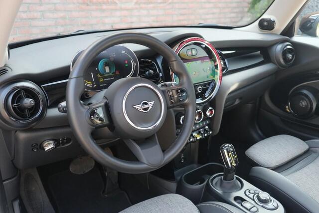 Mini Electric Cooper S 184pk 32 kWh Camden Edition | Navi | Climate | Panoramadak | Harman/kardon | Camera | Keyless | PDC
