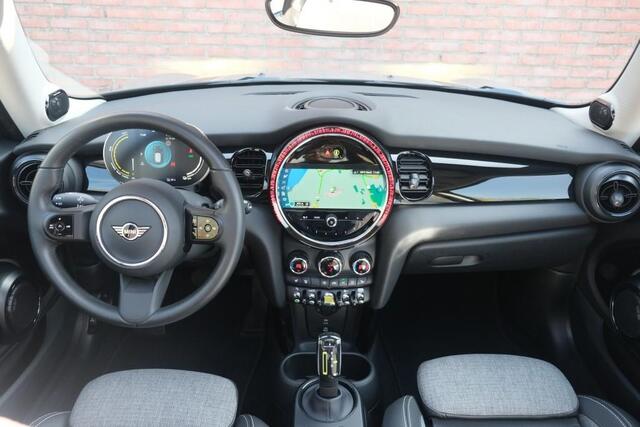 Mini Electric Cooper S 184pk 32 kWh Camden Edition | Navi | Climate | Panoramadak | Harman/kardon | Camera | Keyless | PDC
