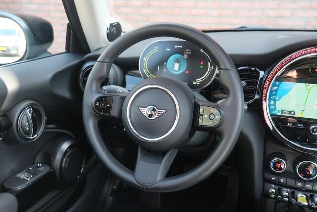 Mini Electric Cooper S 184pk 32 kWh Camden Edition | Navi | Climate | Panoramadak | Harman/kardon | Camera | Keyless | PDC
