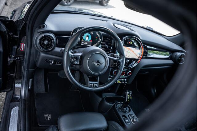 Mini Electric Mini MINI Yours 33 kWh ** Panodak ** Leder ** Adapt. Cruise ** Stuurverwarming