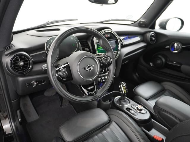 Mini Electric Mini AUT-184pk Charged Leer Navi Camera Harman/Kardon Apple Carplay Adaptive Matrix LED koplampen en LED achterlichten met Union Jack SportSt. 1/2 Leer+Verwarmd Connected services Digi-Dash PDC Ecc DAB Comfort Access Cruise Control Stoelverwarming Lmv 17"