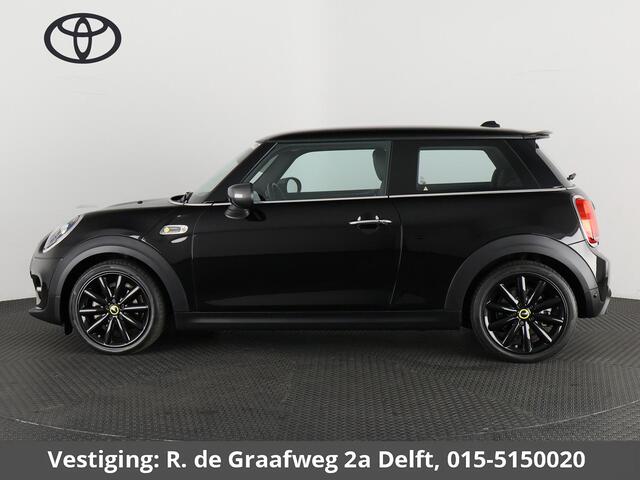 Mini Electric Mini Essential 33 kWh Cooper-S 184 pk | Half Leder | Camera |