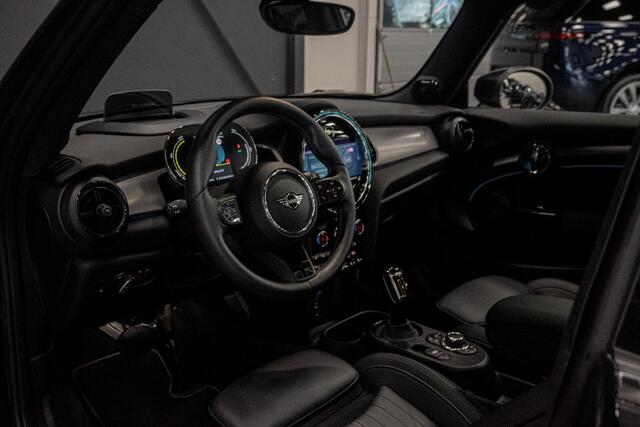 Mini Electric Cooper SE Essential 33 kWh *Panorama / Harman-Kardon / Head-up Display / Keyless / ACC*