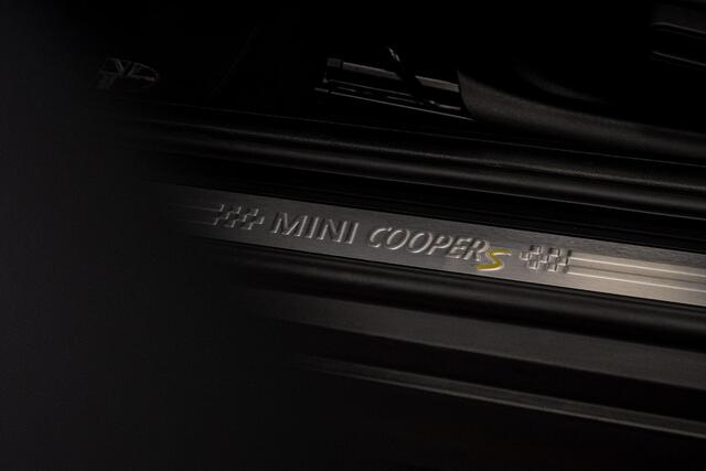 Mini Electric Cooper SE Essential 33 kWh *Panorama / Harman-Kardon / Head-up Display / Keyless / ACC*