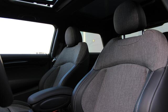 Mini Electric Classic / Panoramadak / Sportstoelen / Achteruitrijcamera / LED / Comfort Access / Park Assistant / Stuurverwarming