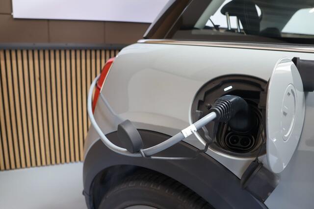 Mini Electric Mini Cooper SE 33 kWh LED/Navi Plus/Apple CarPlay/Sfeer/DAB/16"