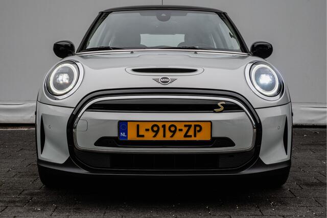 Mini Electric Mini Classic 33 kWh Full map navigatie/ Stoelverwarming/ Sportstoelen/ Carplay/
