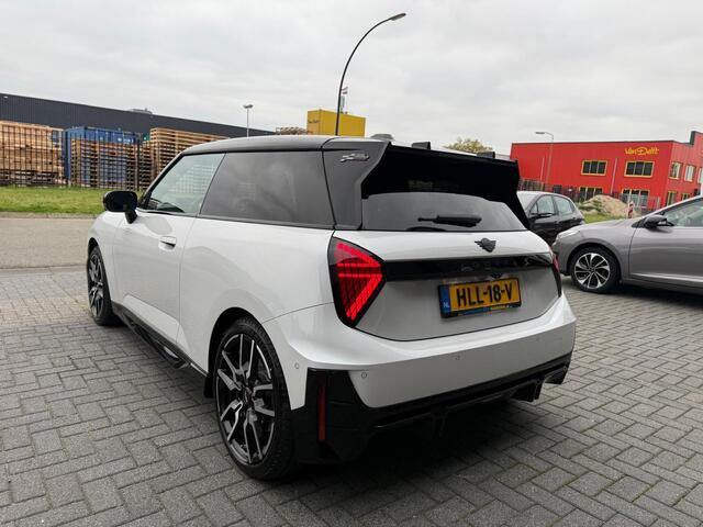 Mini Electric Mini Cooper SE John Cooper Works XL 54.2 kWh | 1E EIGENAAR | HARMAN KARDON | PANO | HEAD-UP | LED | CARPLAY | DAB | BOMVOL | CAMERA |