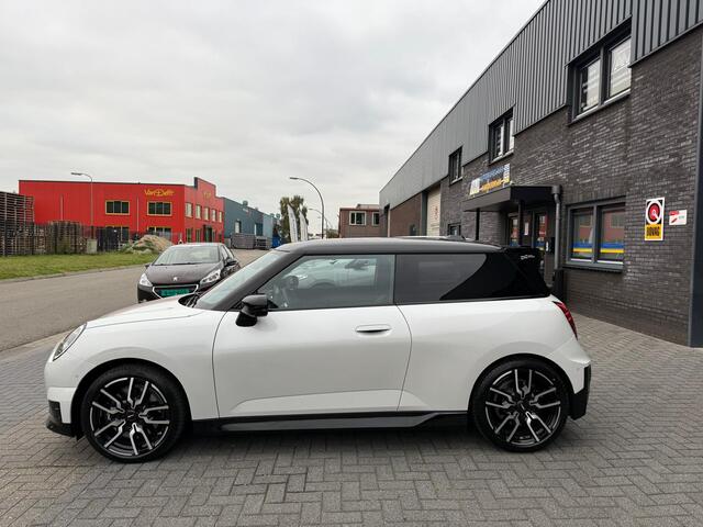 Mini Electric Mini Cooper SE John Cooper Works XL 54.2 kWh | 1E EIGENAAR | HARMAN KARDON | PANO | HEAD-UP | LED | CARPLAY | DAB | BOMVOL | CAMERA |
